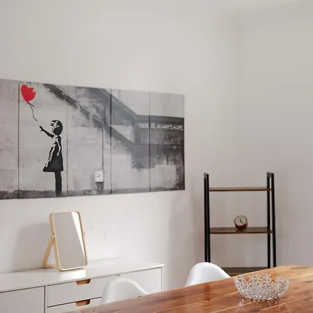 Geräumige Mit 2 Schlafzimmern Apartment *